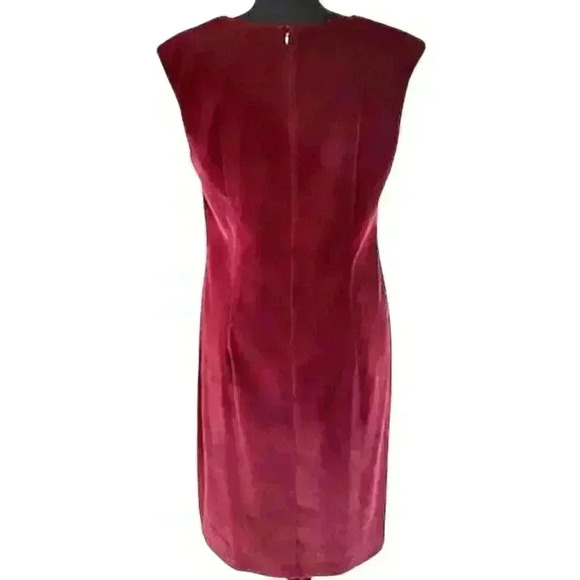 Women's Maroon Faux Velvet V-neck Sleeveless Holiday Dress, size 10 - Picture 3 of 6